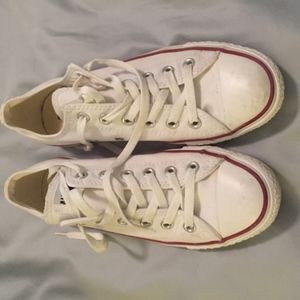 EUC w/box White Chuck Taylors  Size 8.5